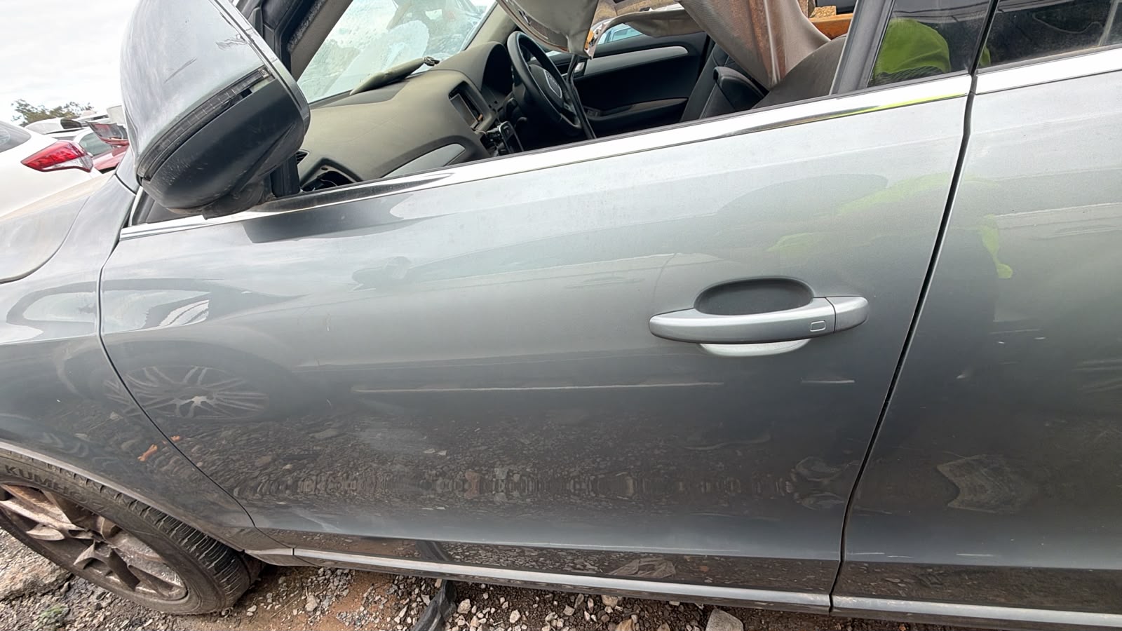 2009 Audi Q5 L/H FRONT DOOR