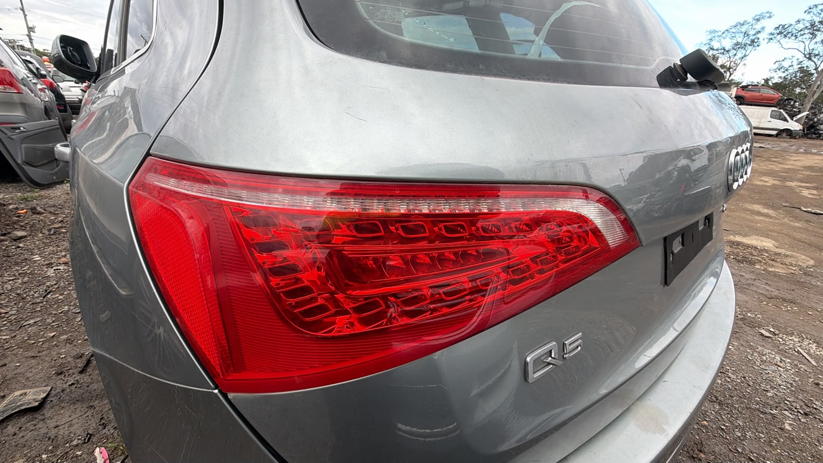 2009 Audi Q5 L/H TAILLIGHT