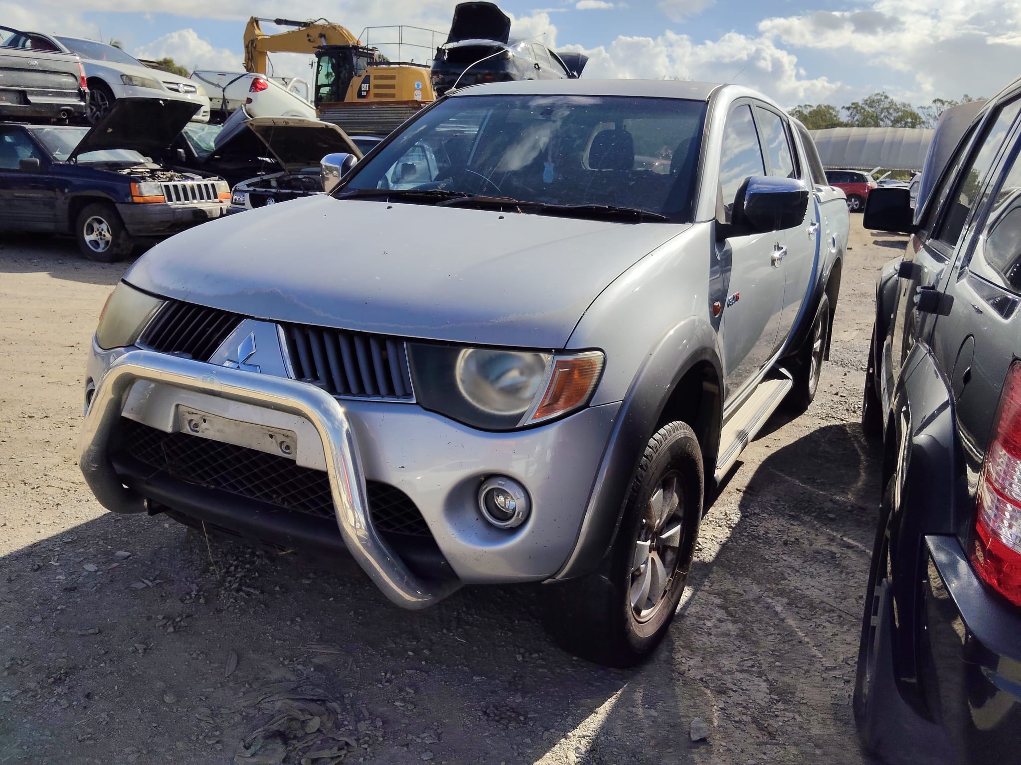 2007 mitsubishi triton silver bonnet