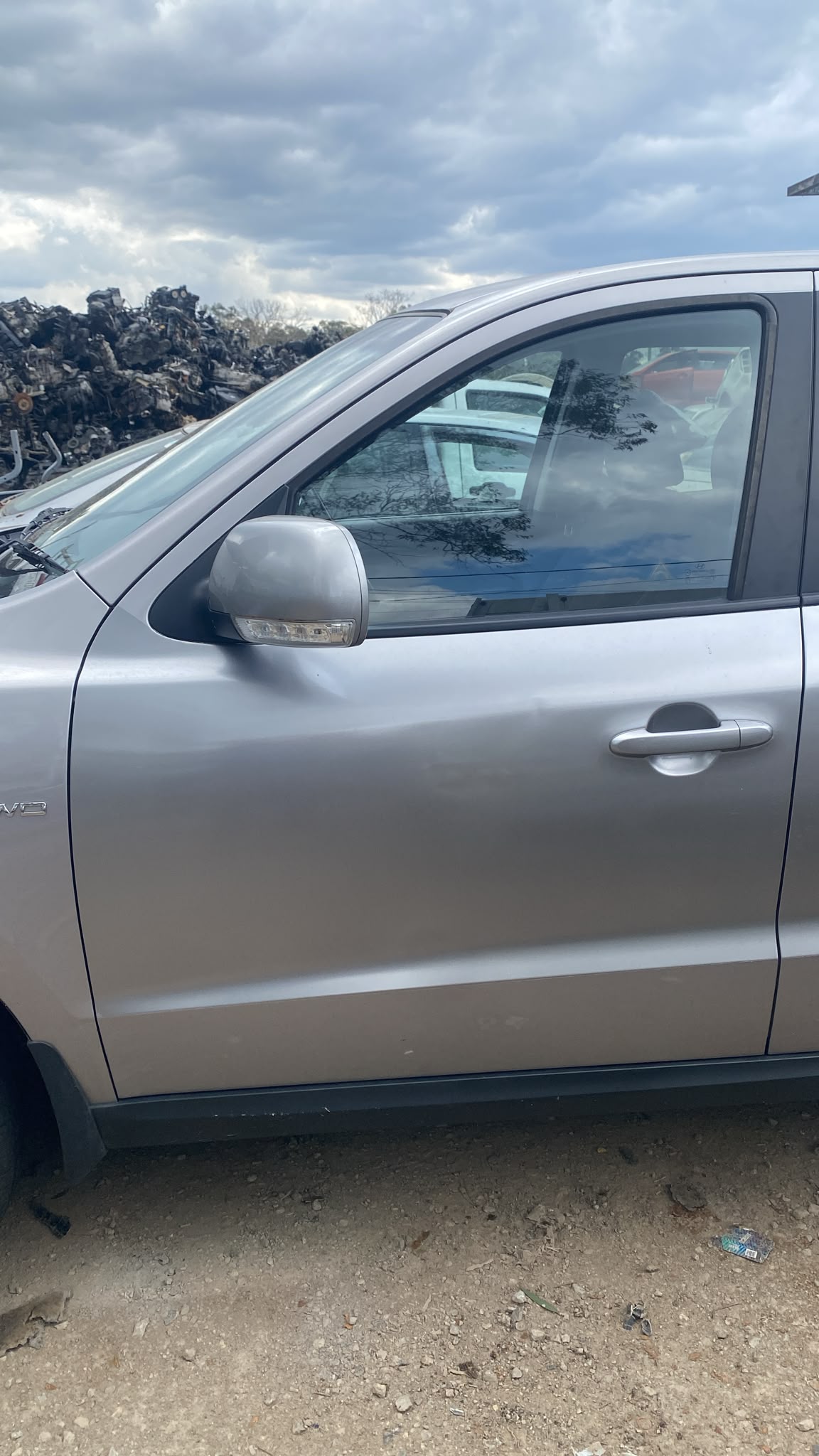 2010 Hyundai Santa Fe L/H FRONT DOOR