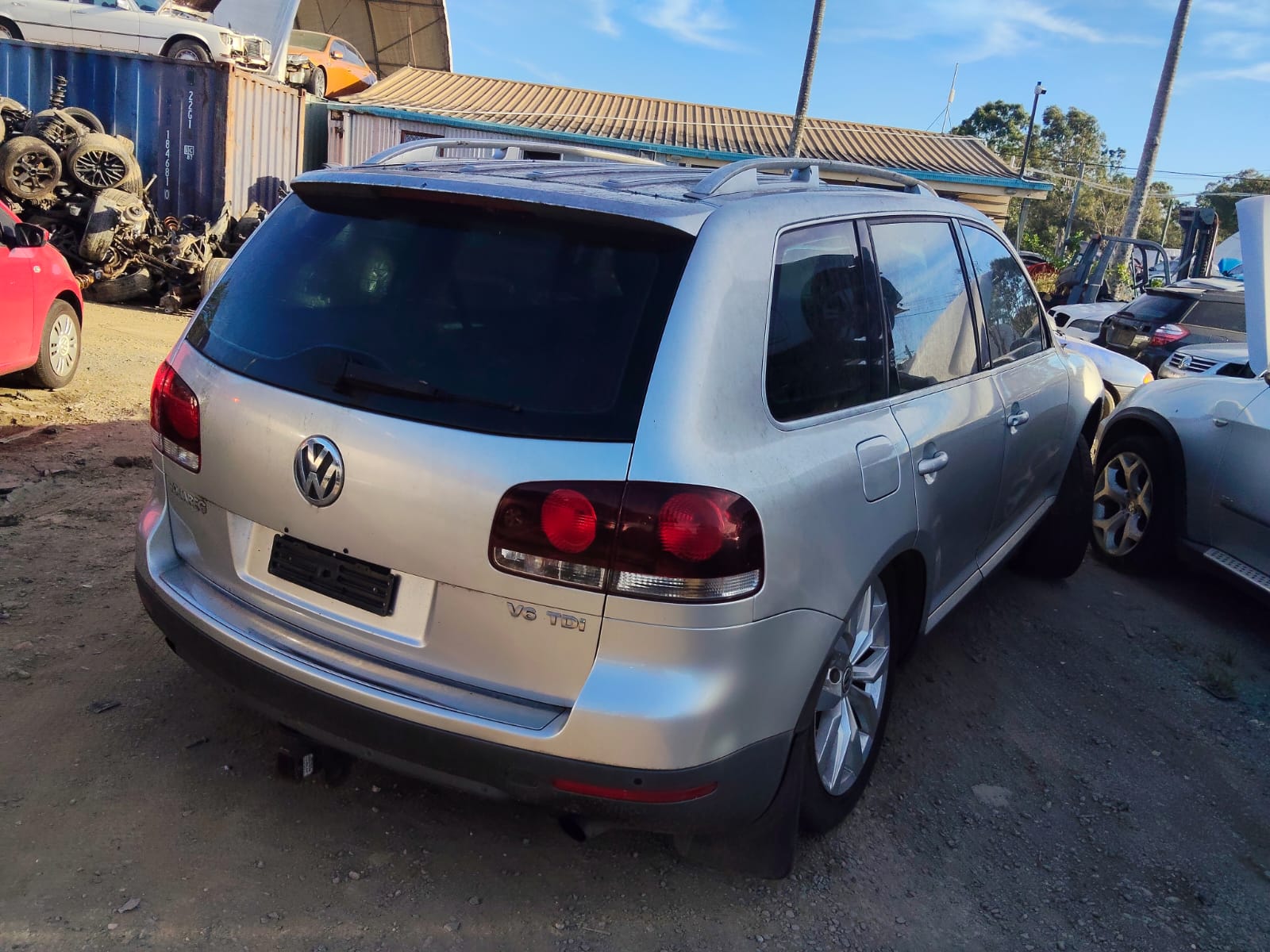 2008 VOLKSWAGEN TOUAREG RH TAILLIGHT ON BODY