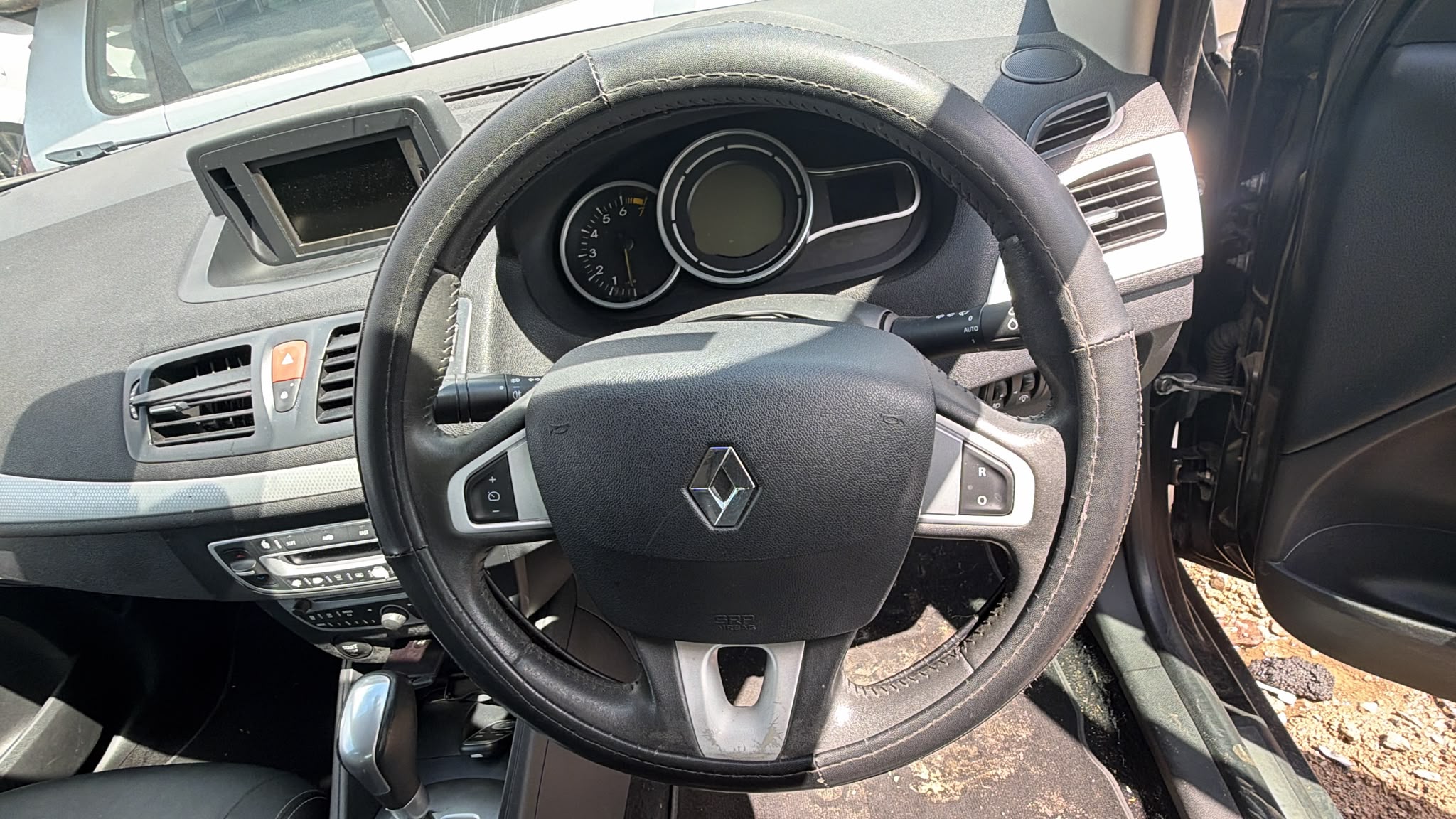 2011 Renault Megane Steering Wheel