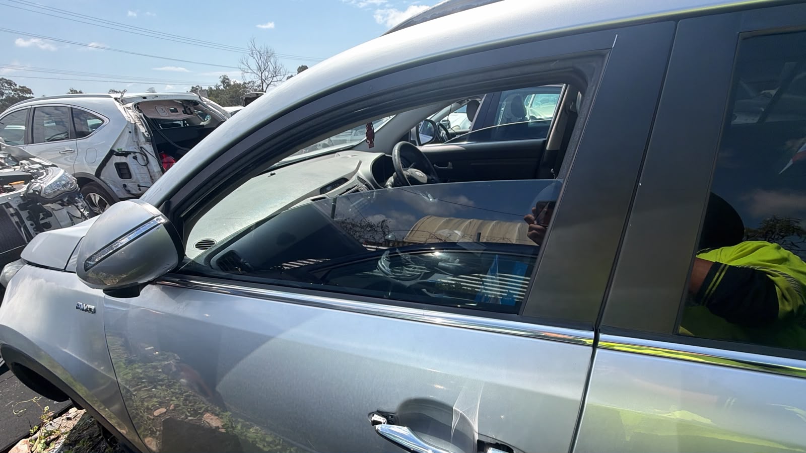 2011 Kia Sportage L/H FRONT DOOR