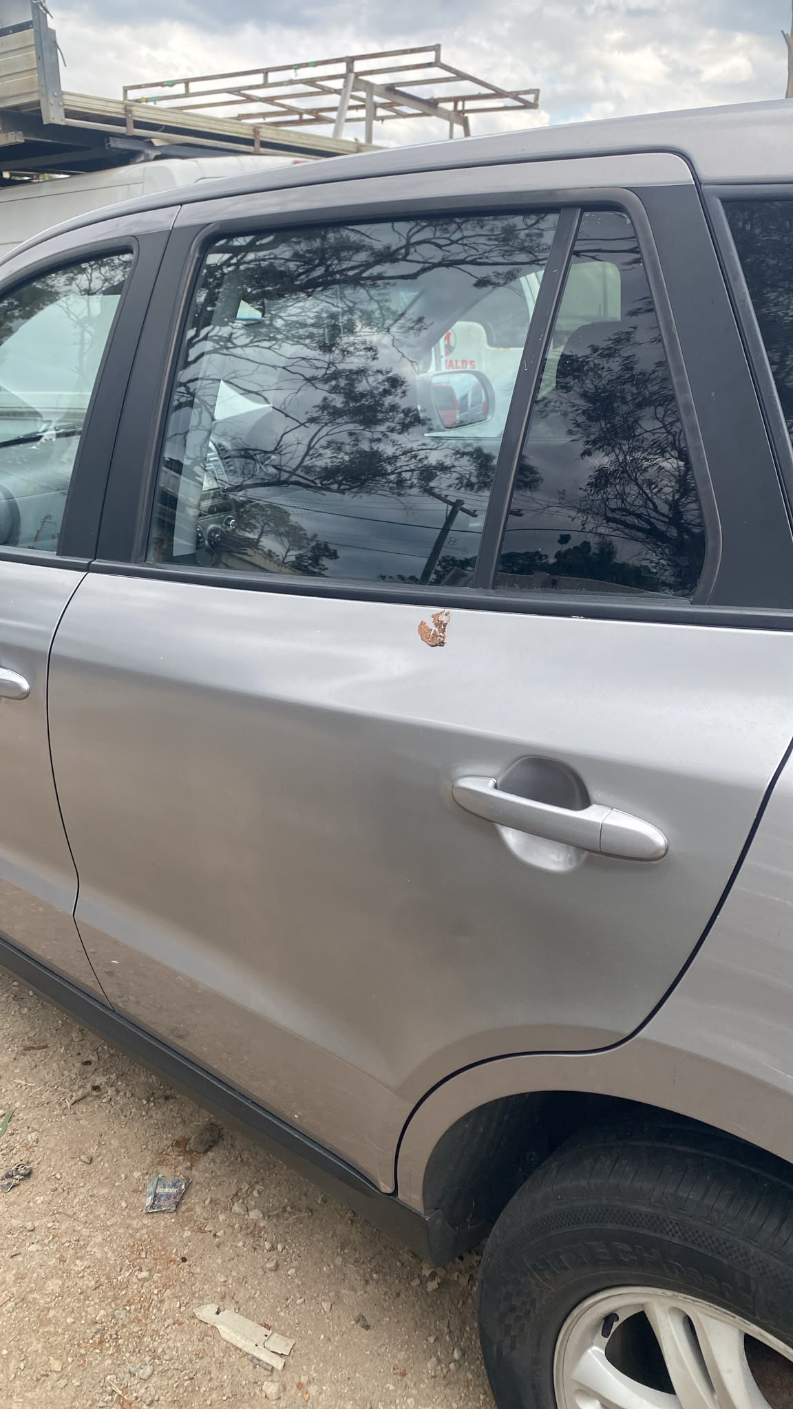 2010 Hyundai Santa Fe L/H REAR DOOR