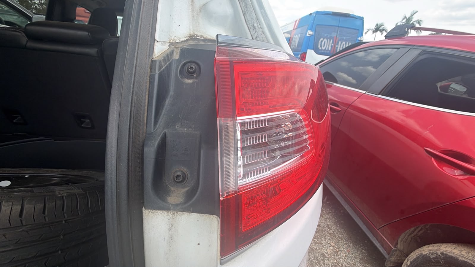 2014 Jeep Cherokee R/H TAILLIGHT
