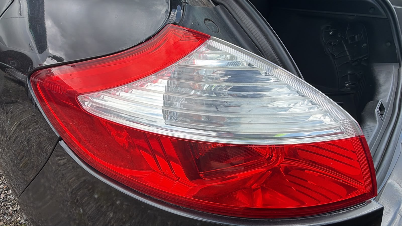 2011 Renault Megane L/H Taillight