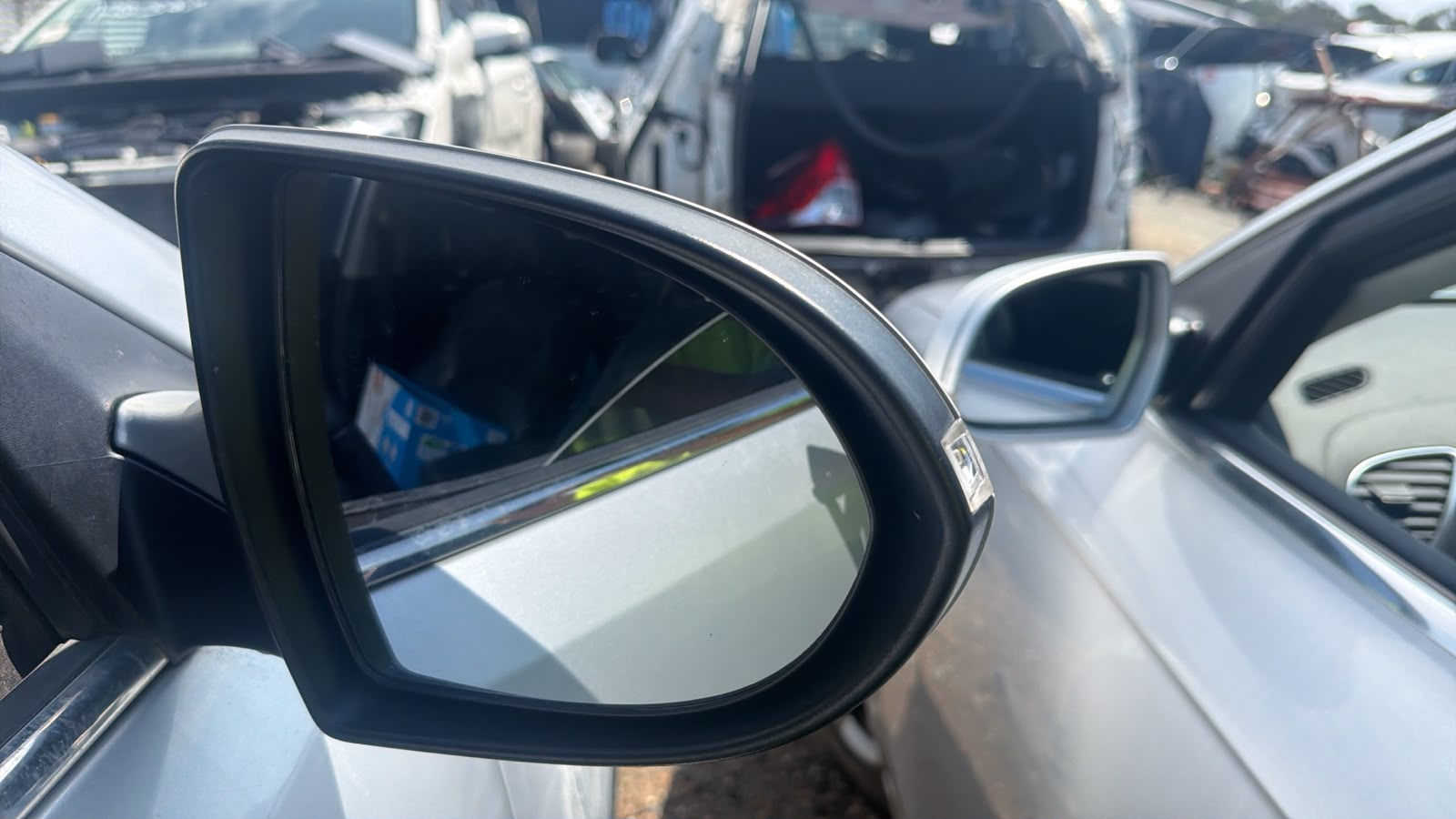 2011 Kia Sportage R/H MIRROR